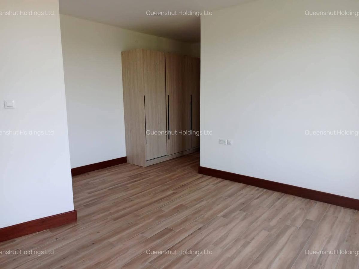 3 Bed Apartment with En Suite in Parklands - 7