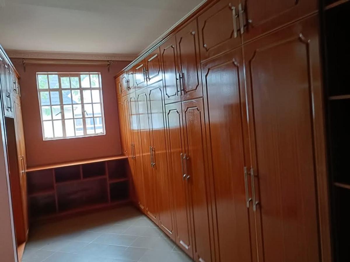 5 Bed House with En Suite in Runda - 4