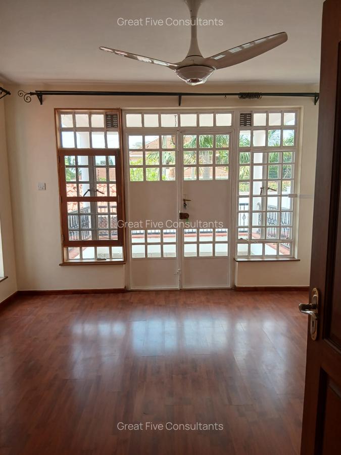 5 Bed Villa with En Suite in Runda - 12