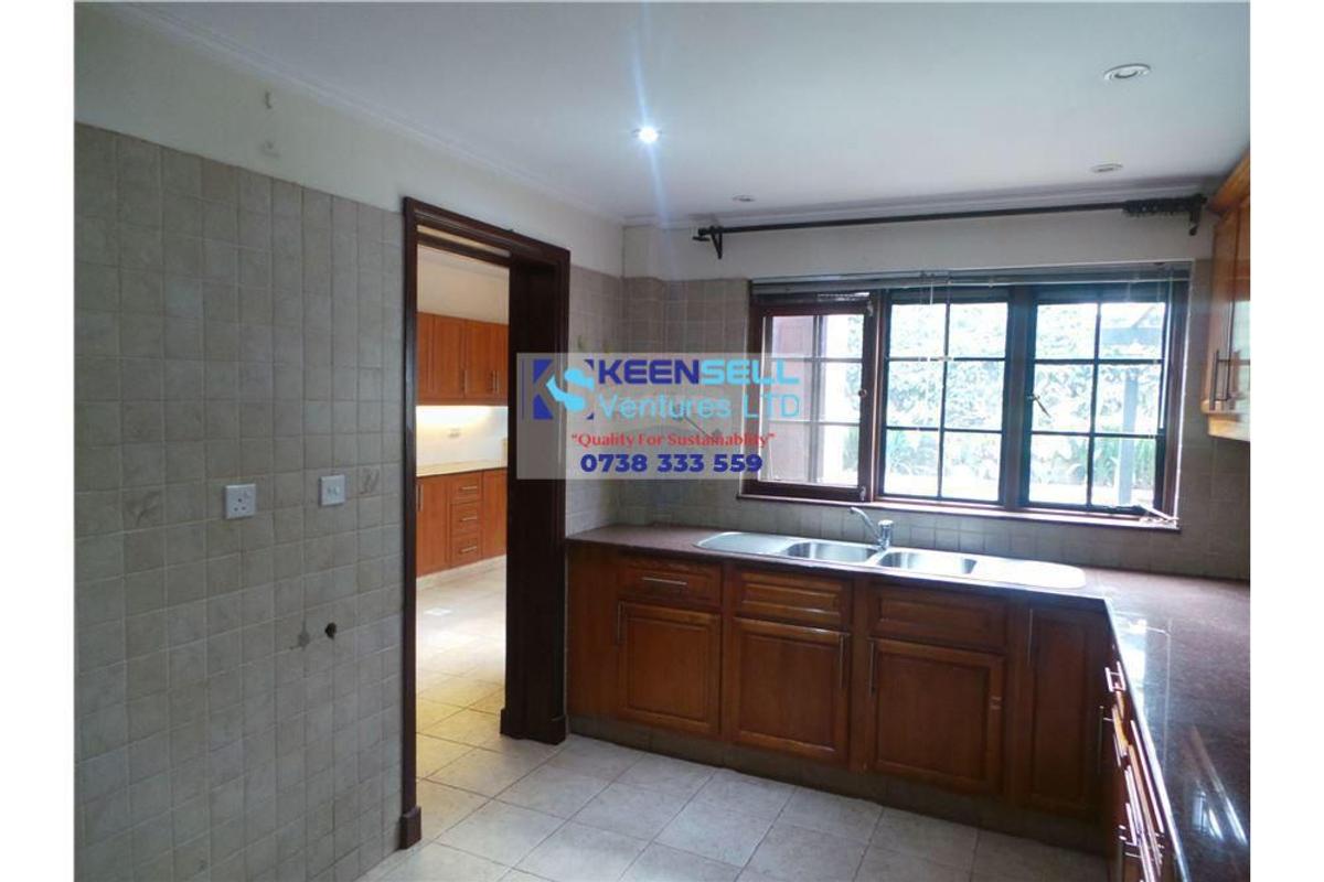 5 Bed Townhouse with En Suite in General Mathenge - 6