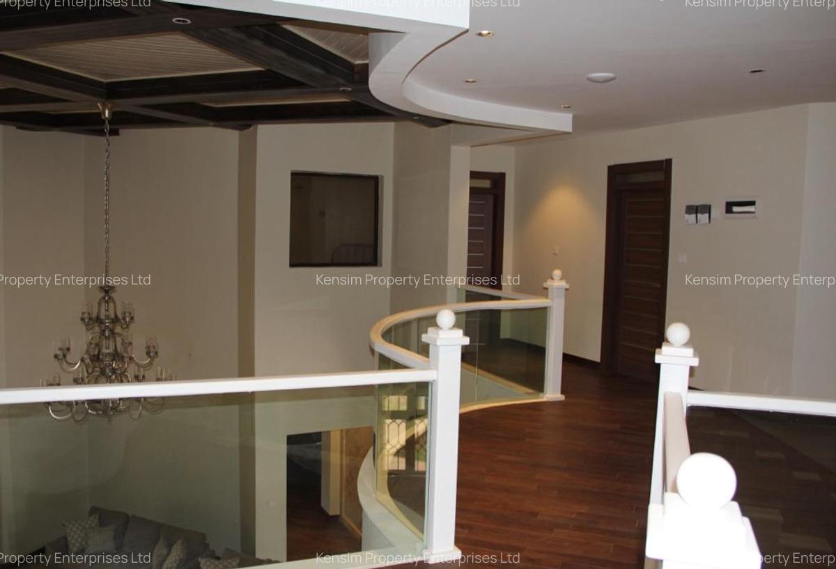 5 Bed House with En Suite in Runda - 12