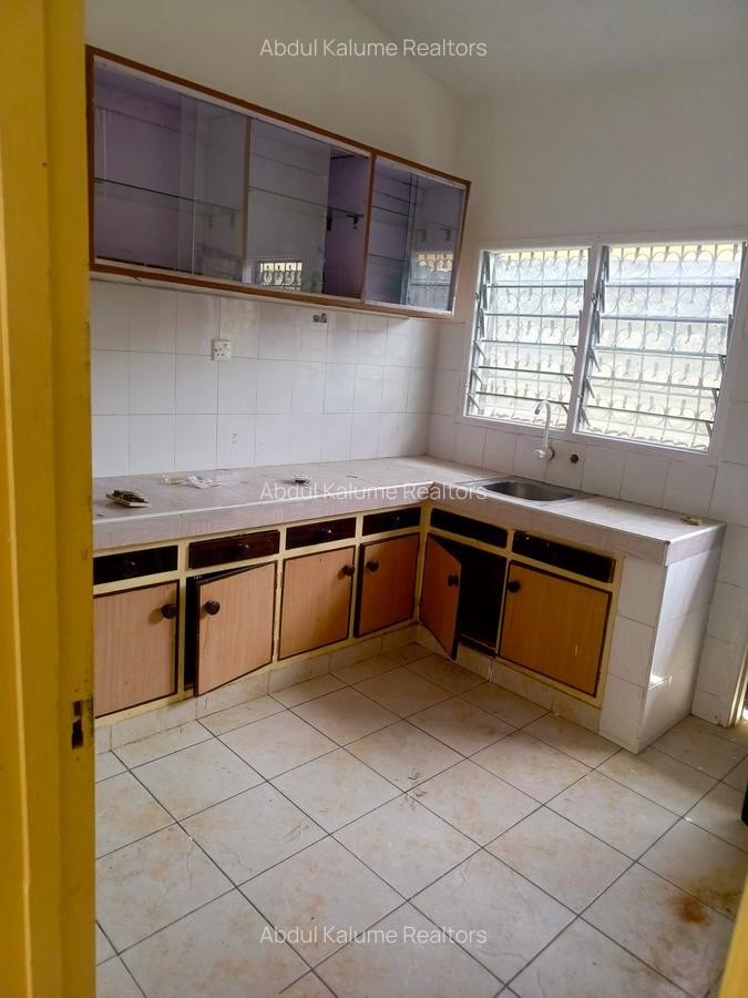 2 Bed House with En Suite at Bamburi - 13