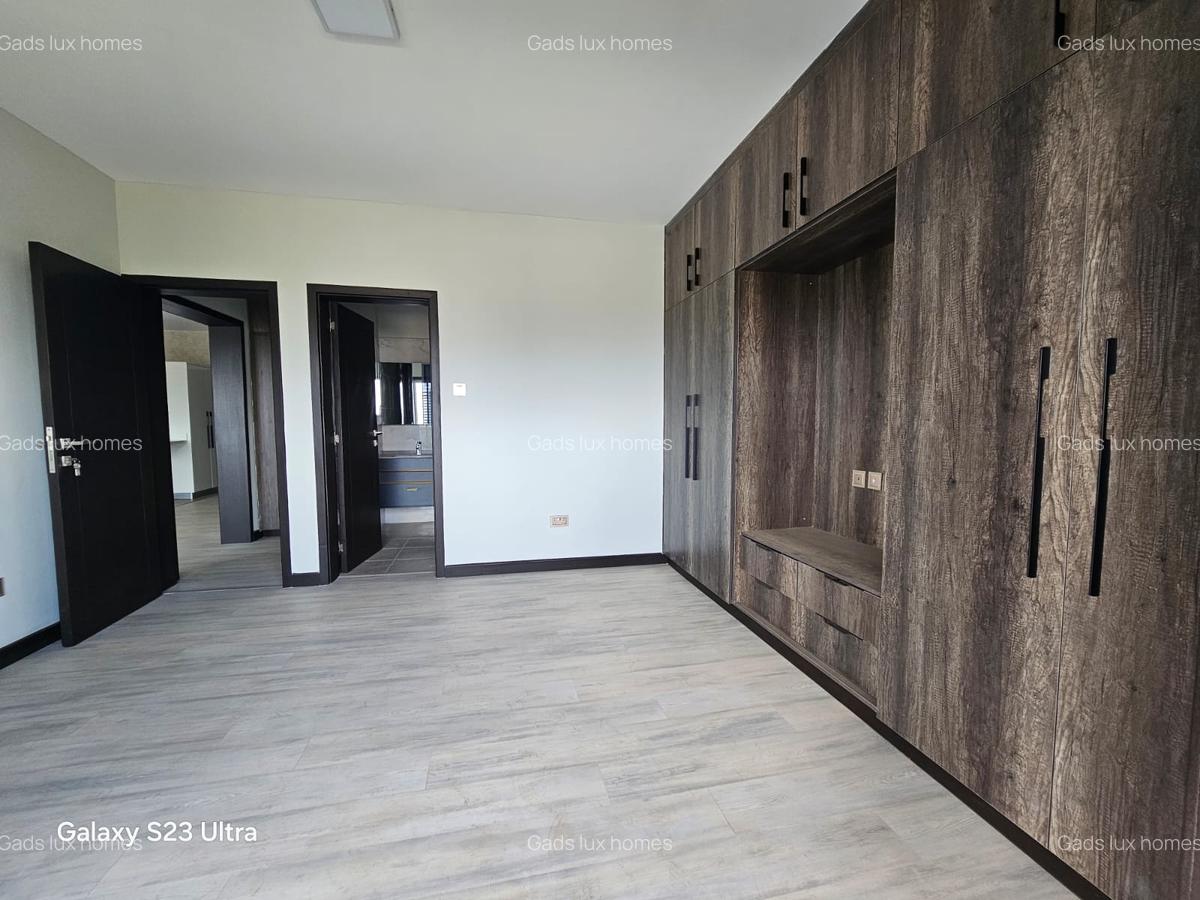 2 Bed Apartment with En Suite at Riverside - 15