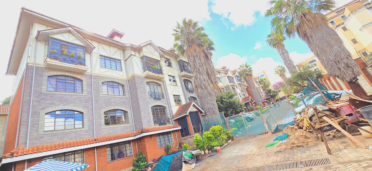 4 Bed Apartment with En Suite at Riverside Drive - 4