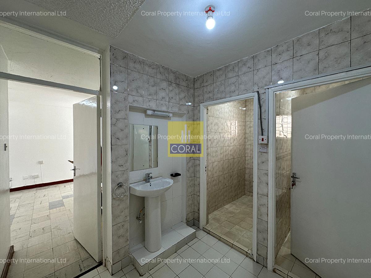 3 Bed Apartment in Brookside - 10