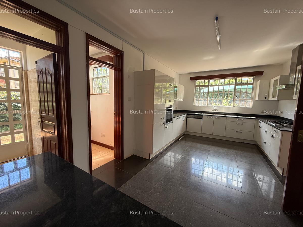 4 Bed Villa with En Suite in Rosslyn - 7