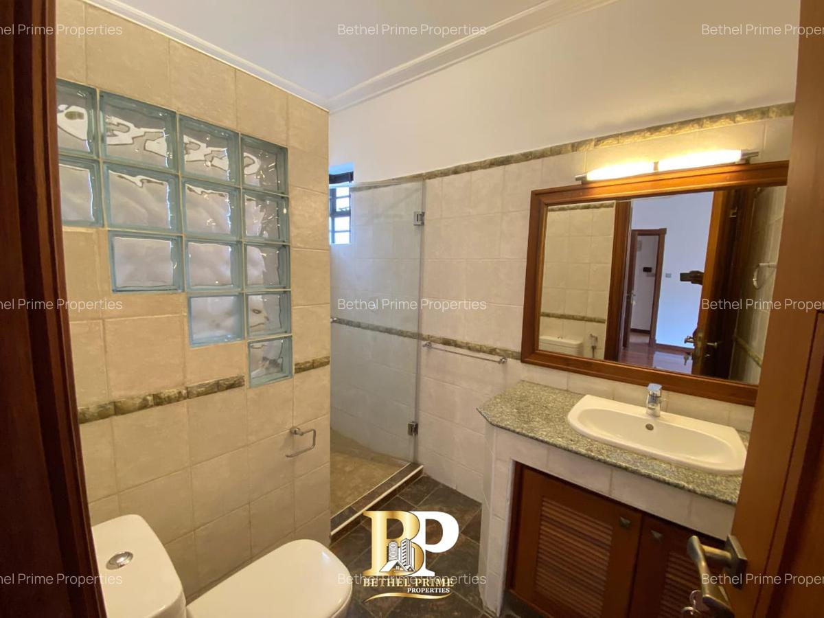 4 Bed Townhouse with En Suite in Spring Valley - 12