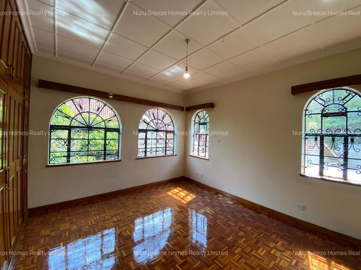5 Bed Townhouse with En Suite in Nyari - 17