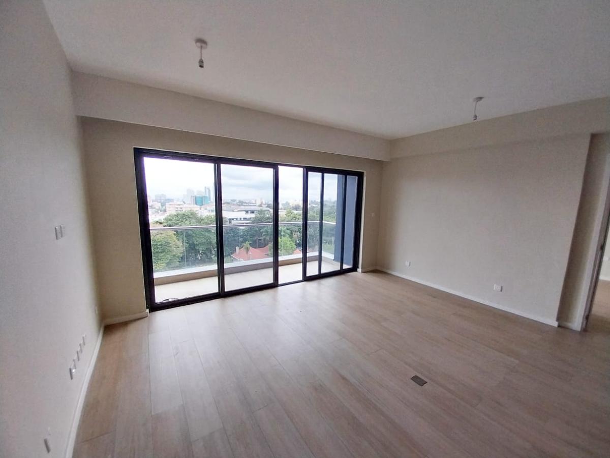 2 Bed Apartment with En Suite in Riverside - 5