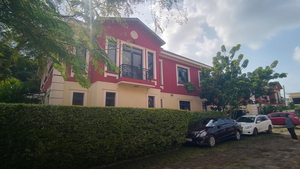 4 Bed Townhouse with En Suite at Lavington - 5