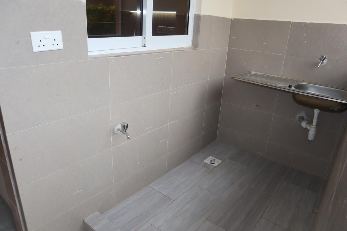 4 Bed Villa with En Suite at Near Gateway Mall - 10
