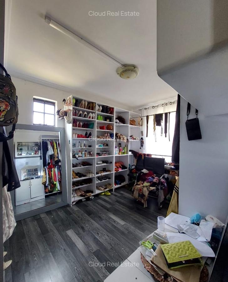 4 Bed House with En Suite in Loresho - 10