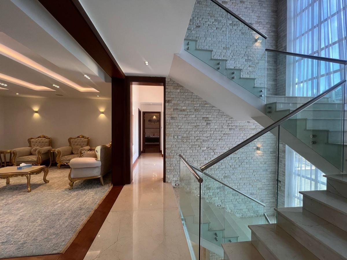 5 Bed House with En Suite in Lavington - 10