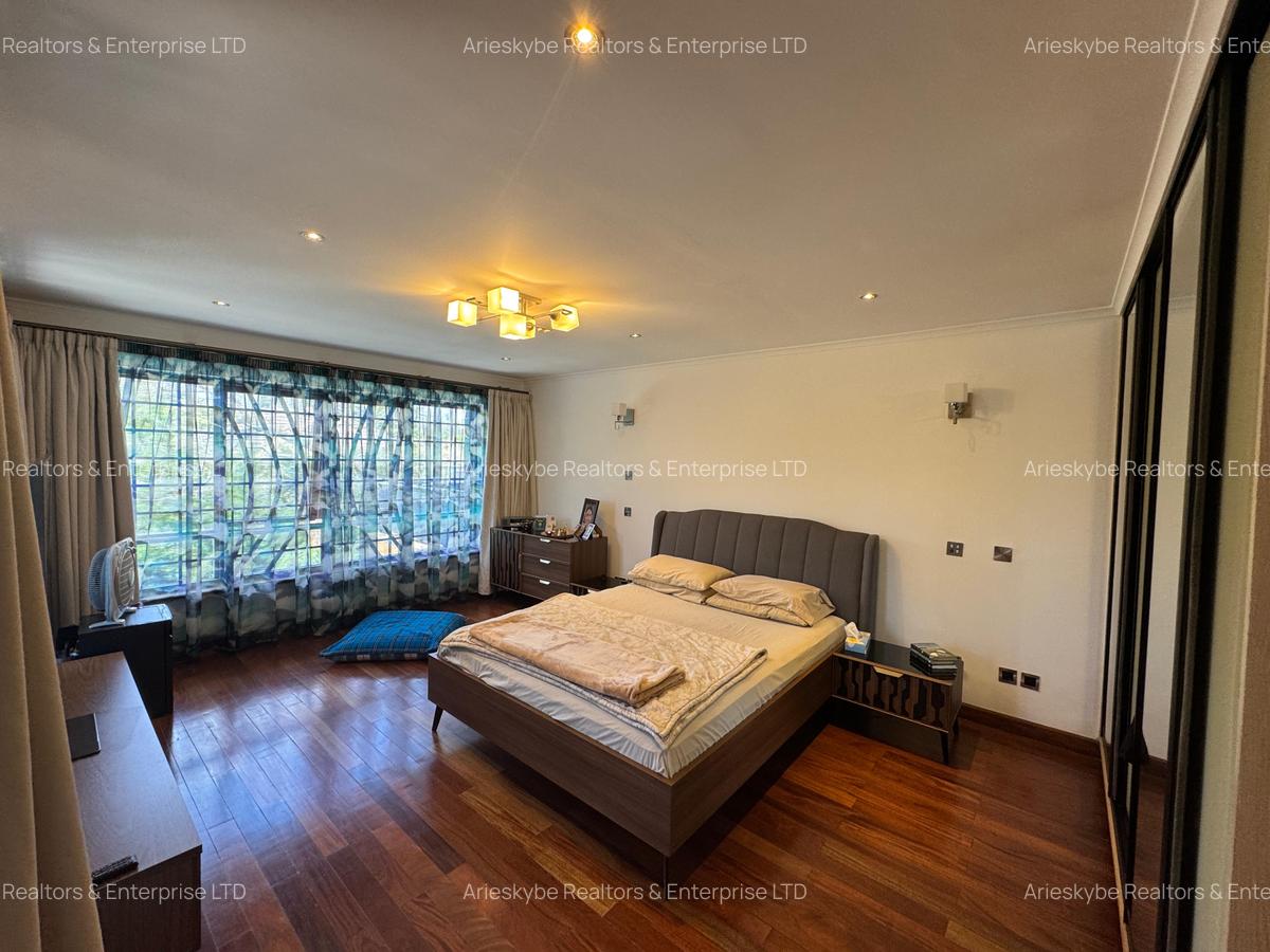 5 Bed Villa with En Suite in Runda - 8
