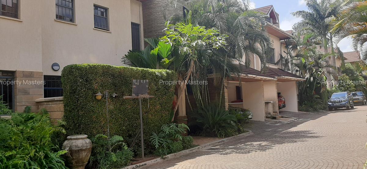 5 Bed Villa with En Suite at Lavington - 16