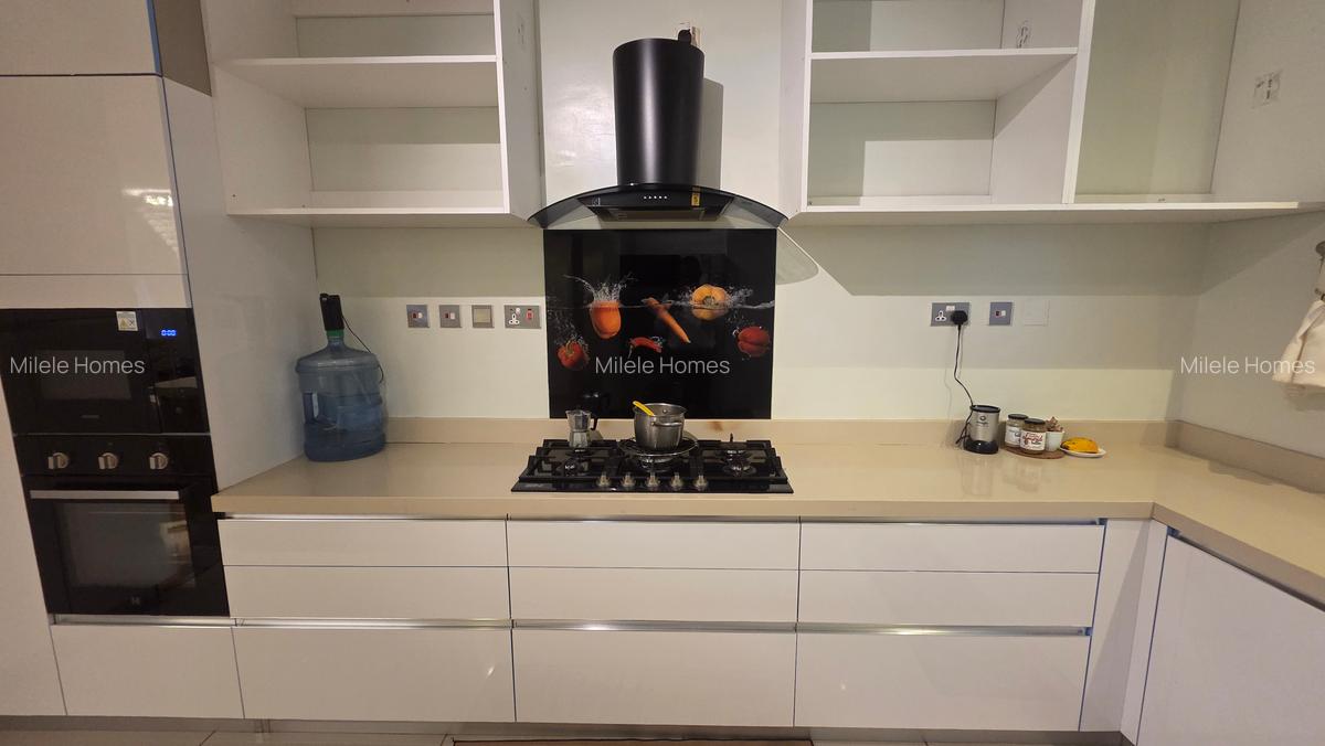 Serviced 3 Bed Apartment with En Suite at 6Th Avenue - 15