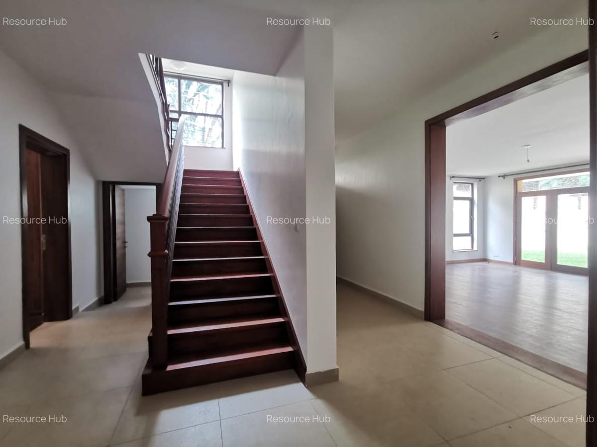 5 Bed Townhouse with En Suite at Lavington Green - 8