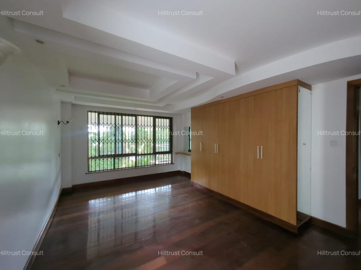 5 Bed Townhouse with En Suite in Lavington - 16