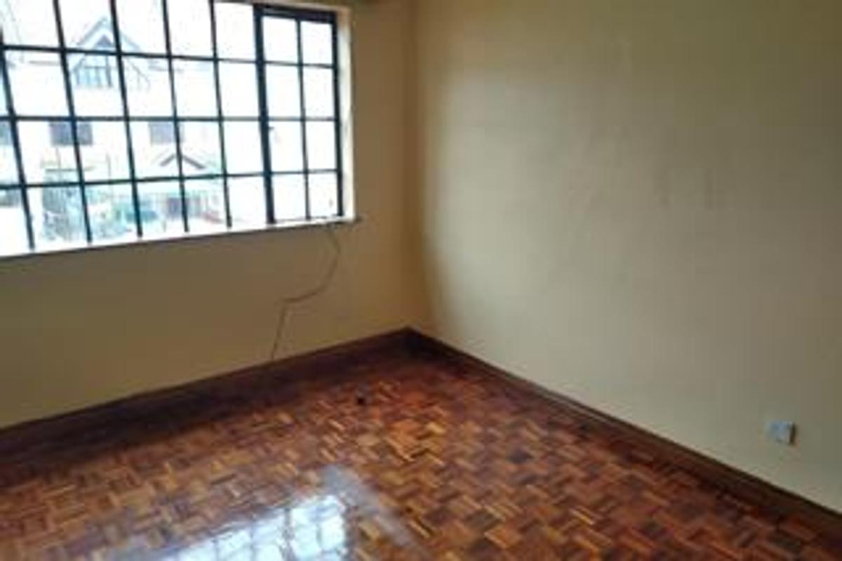 4 Bed House with En Suite in Brookside - 7