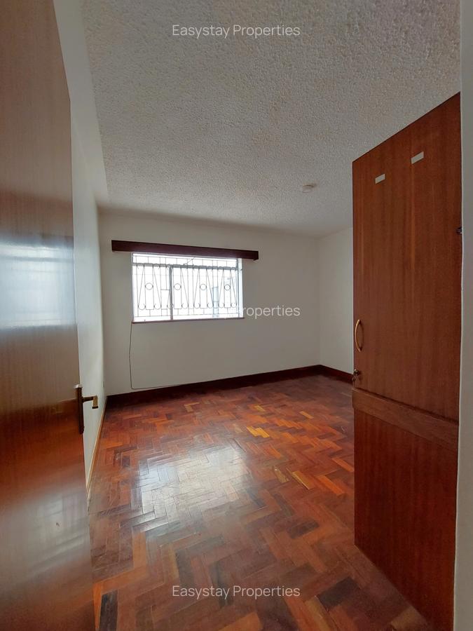 4 Bed Townhouse with En Suite in Brookside - 11