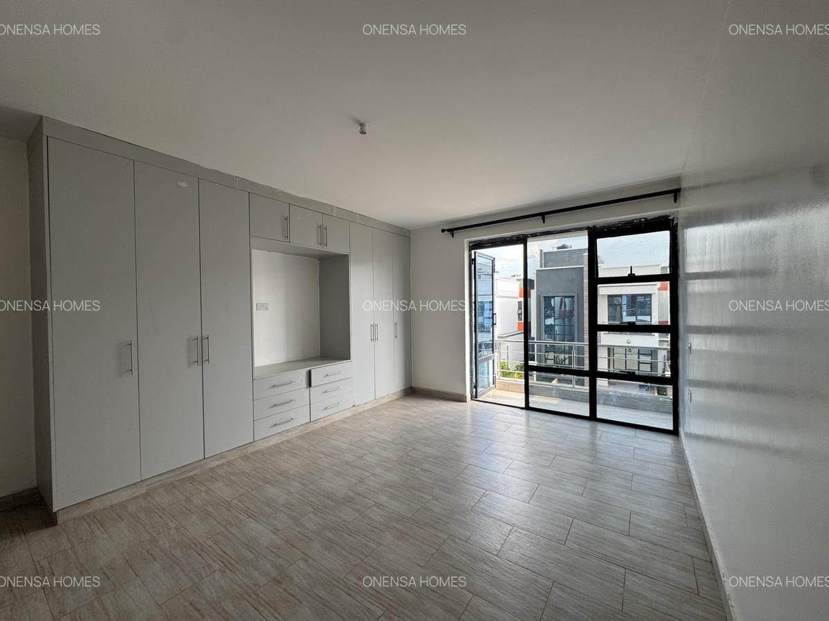 4 Bed Villa with En Suite in Eastern ByPass - 9