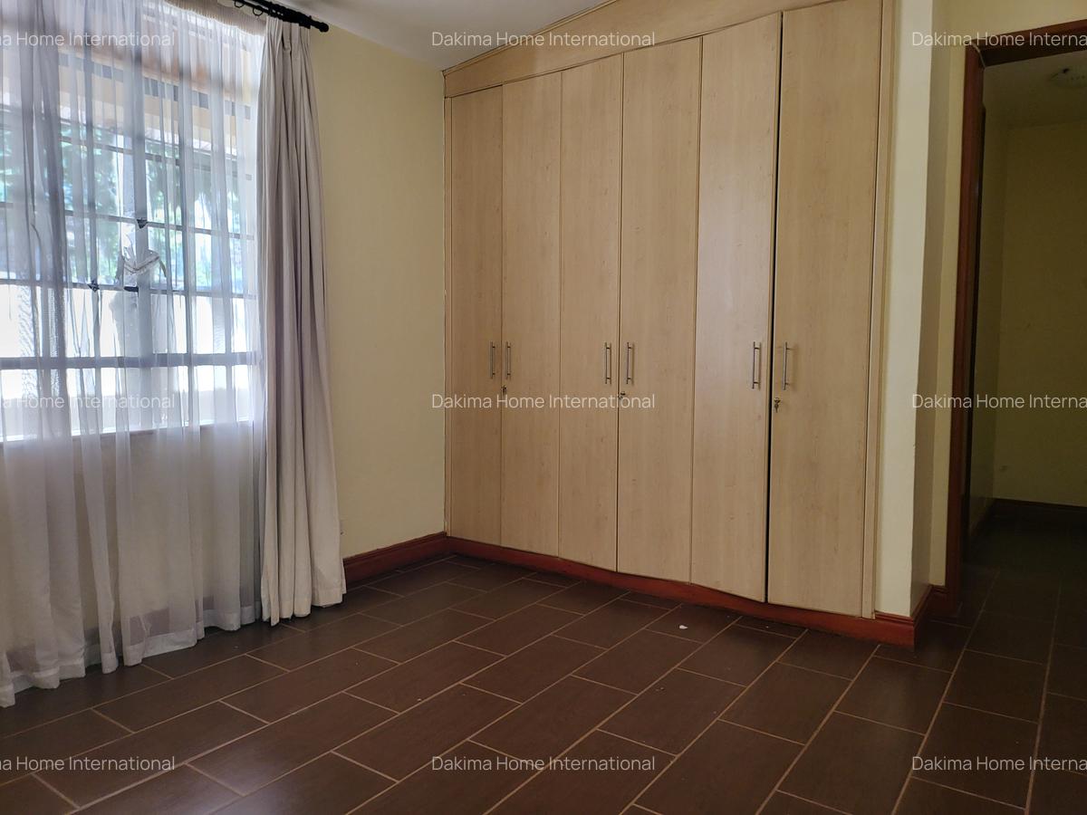 4 Bed House with En Suite in Runda - 10