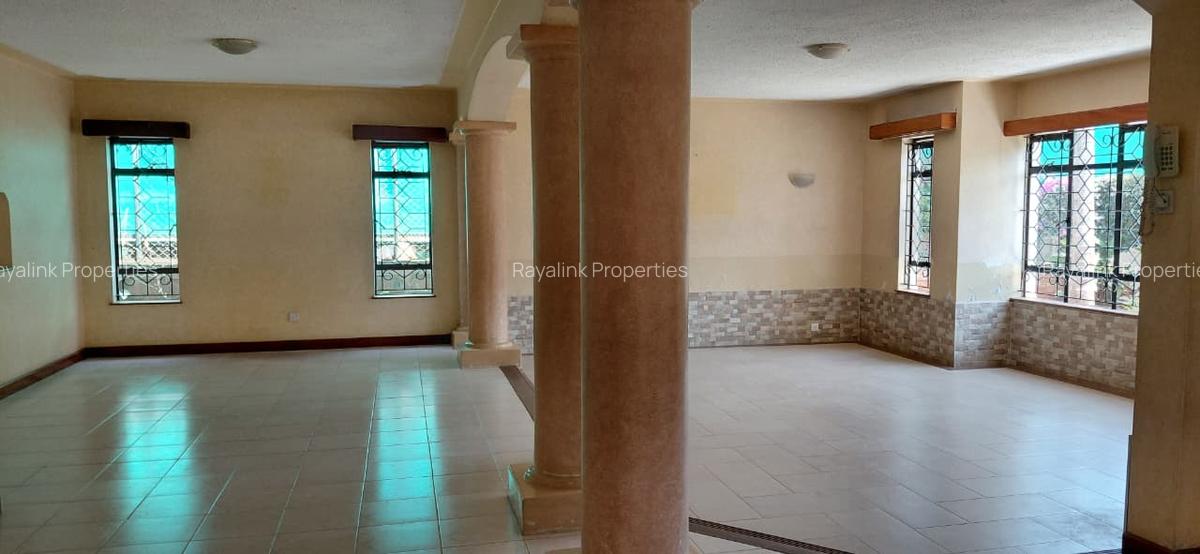 4 Bed Townhouse with En Suite at Grivellea - 14