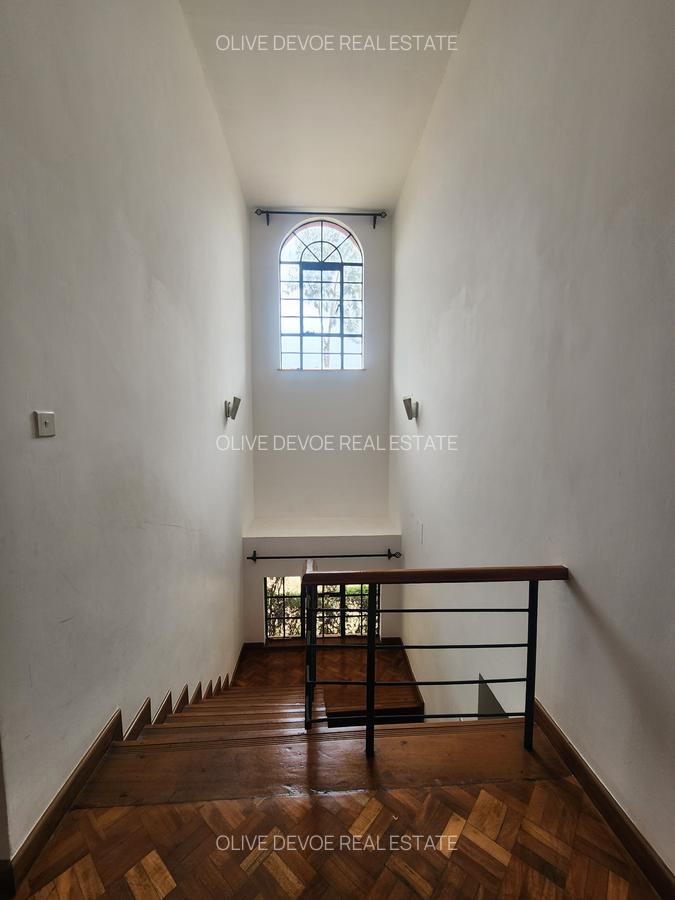 4 Bed Townhouse with En Suite in Lavington - 6