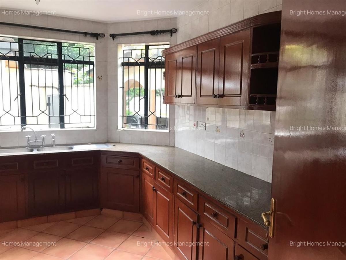 4 Bed Townhouse with En Suite in Lavington - 18