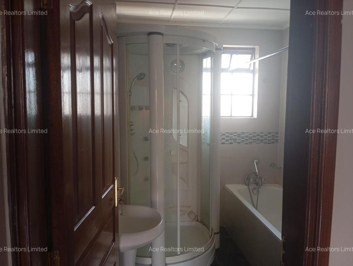 3 Bed Apartment with En Suite at Valley Arcade - 14