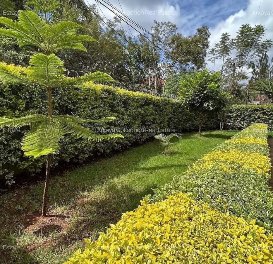 5 Bed House with En Suite in Lavington - 2