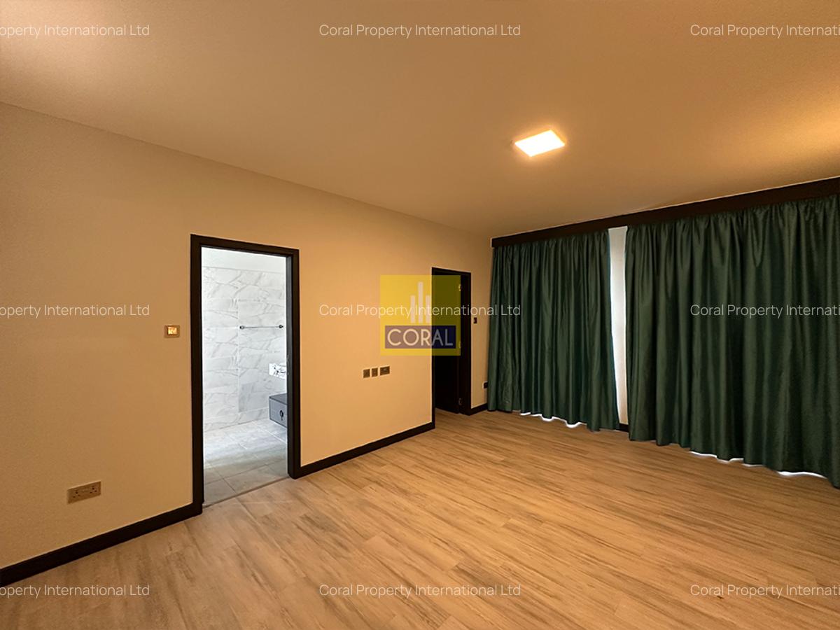 3 Bed Apartment in Riverside - 11
