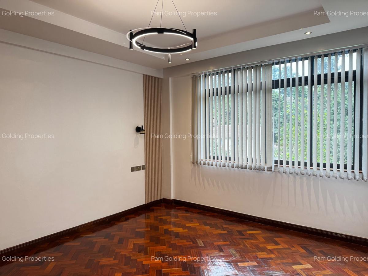 3 Bed Apartment with En Suite in Riverside - 13