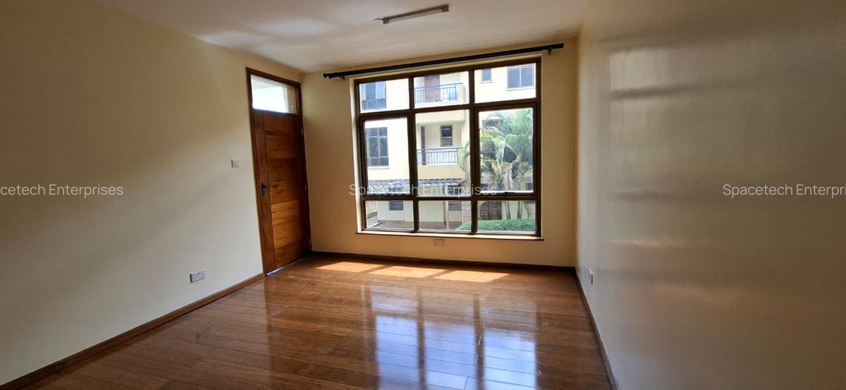 5 Bed Townhouse with En Suite in Lavington - 6