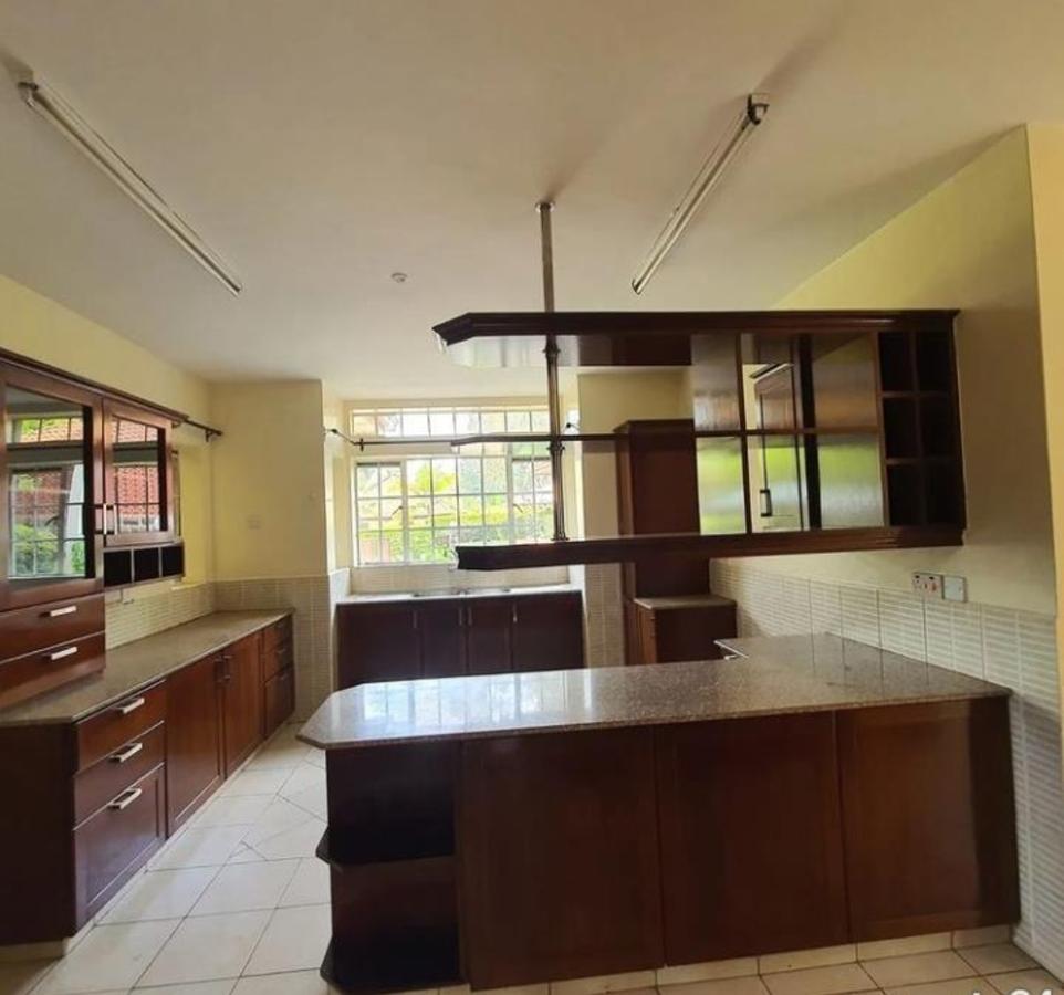 5 Bed Townhouse with En Suite in Rosslyn - 5