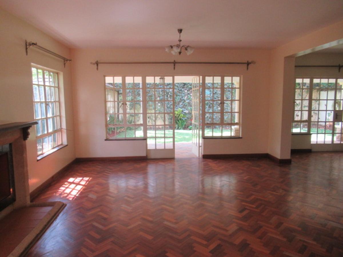 5 Bed Townhouse with En Suite at Lavington - 4