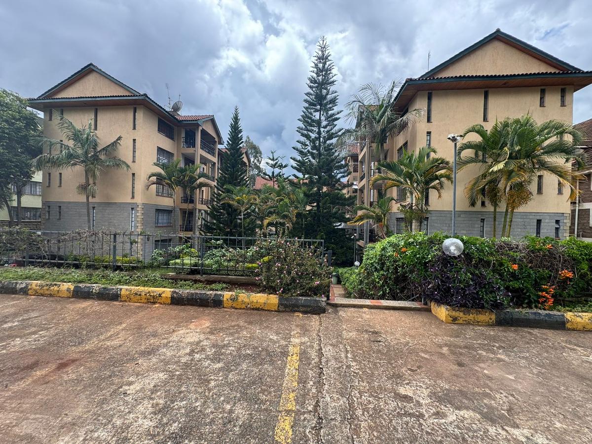 3 Bed Apartment with En Suite in Lavington - 1