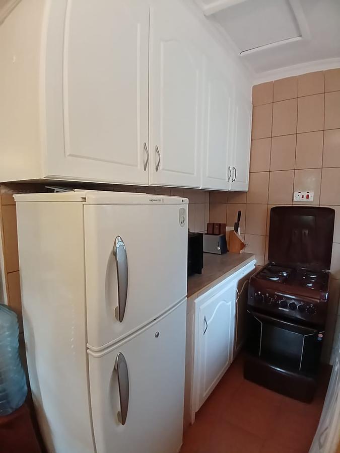 1 Bed House with En Suite in Lavington - 7