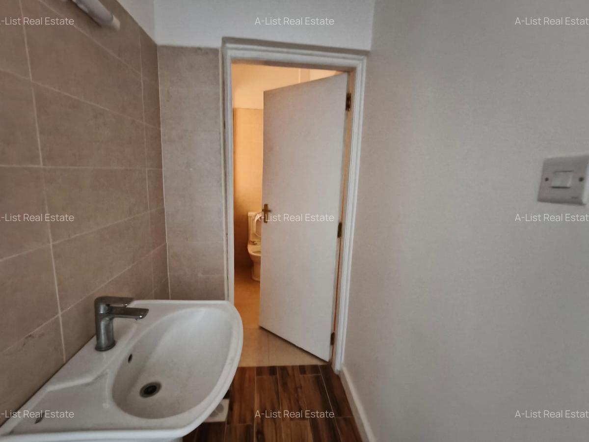 3 Bed Apartment with En Suite at Hatheru Road - 11