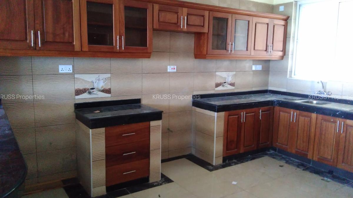 3 Bed Apartment with En Suite at Ar2497 - 5