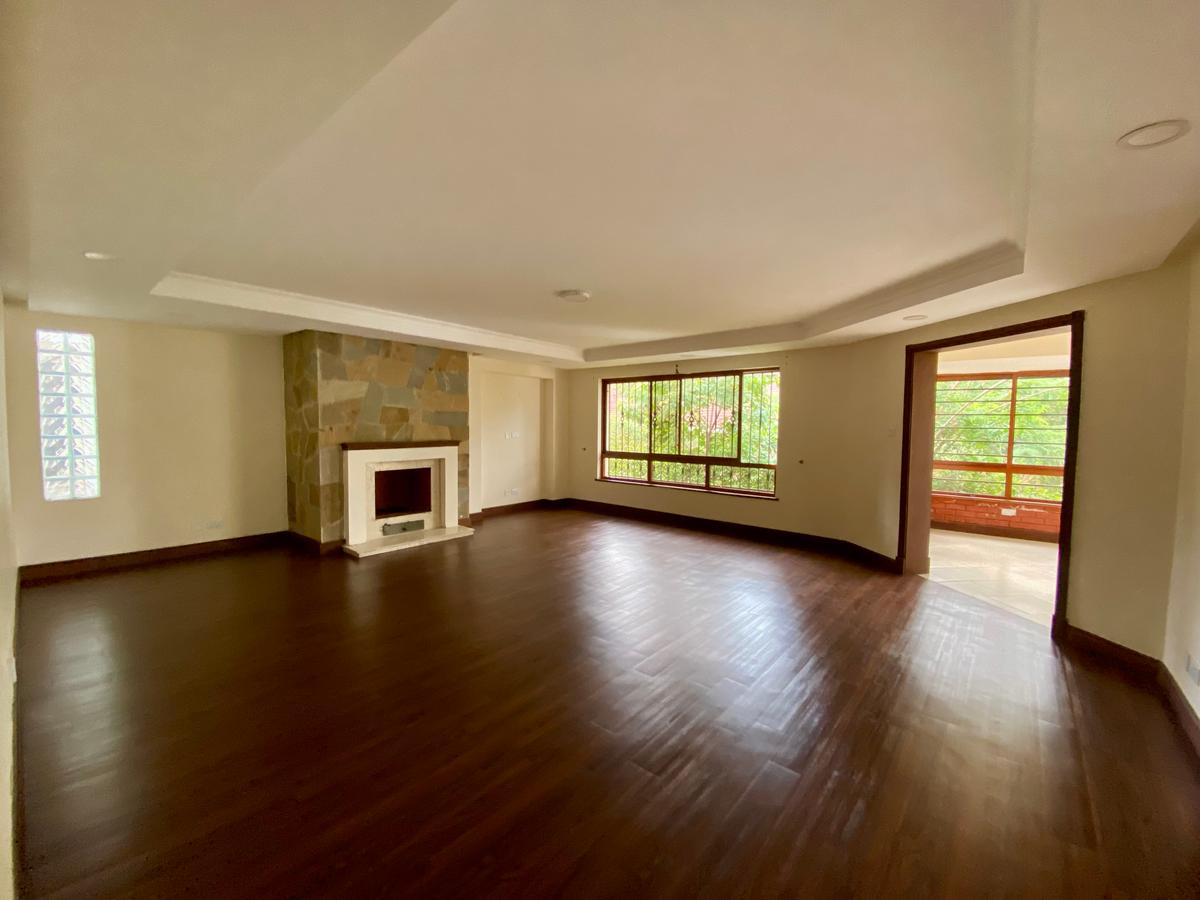 5 Bed Townhouse with En Suite in Spring Valley - 20