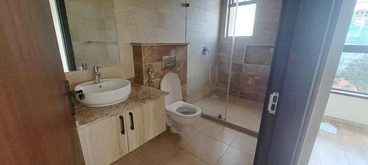 3 Bed Apartment with En Suite in Parklands - 10