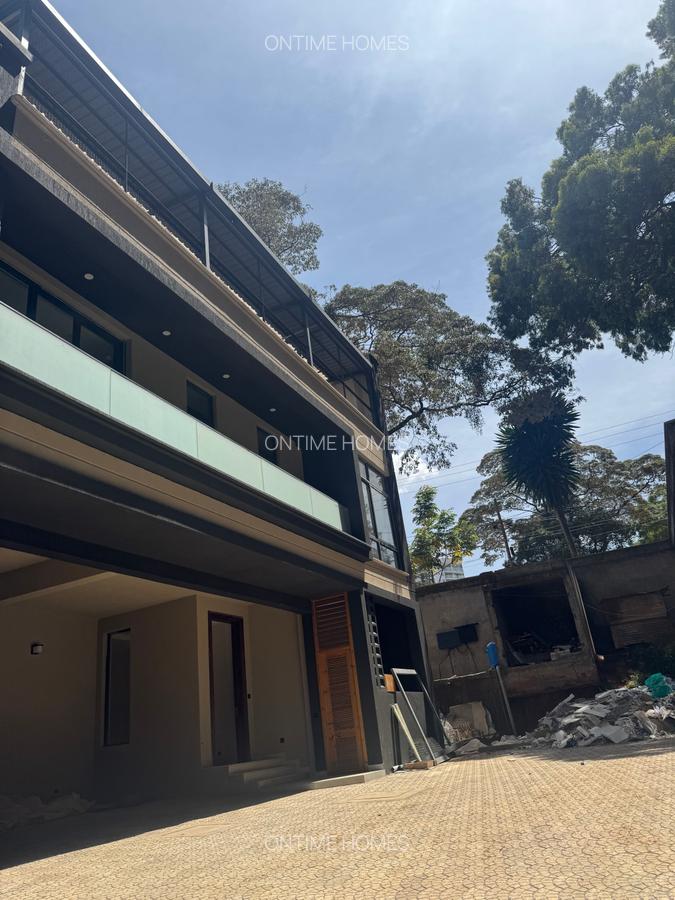 4 Bed Villa with En Suite at Westlands - 4