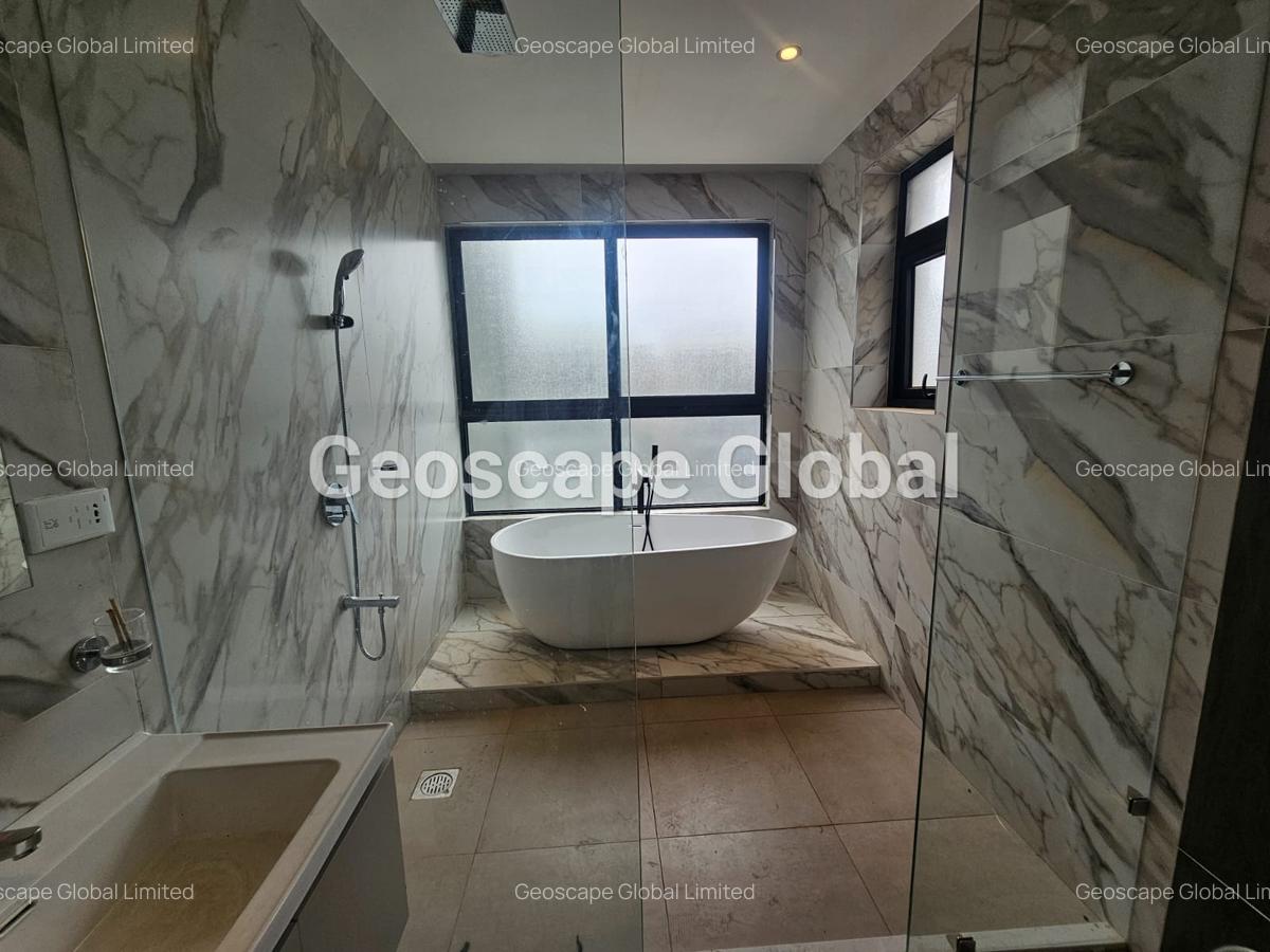 5 Bed Townhouse with En Suite in Lavington - 4