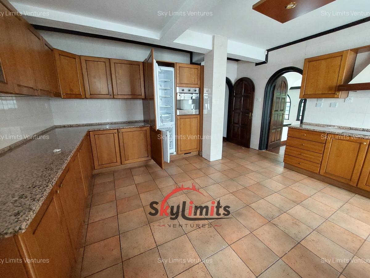 4 Bed Townhouse with En Suite in Riverside - 7