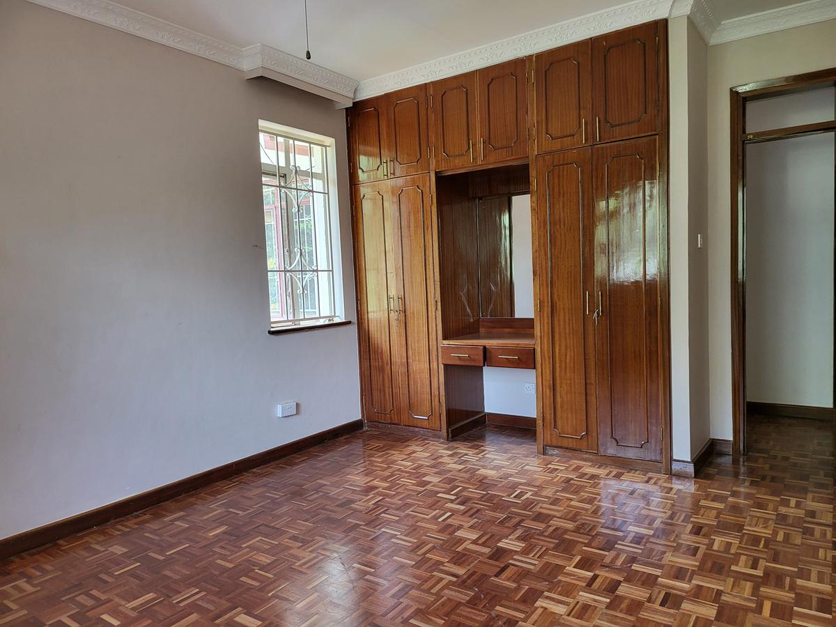 4 Bed House with En Suite in Runda - 12