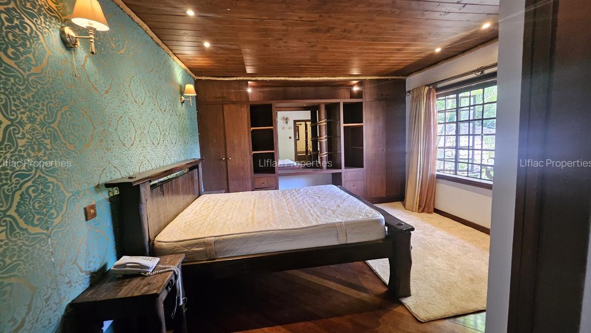 6 Bed House with En Suite in Runda - 15