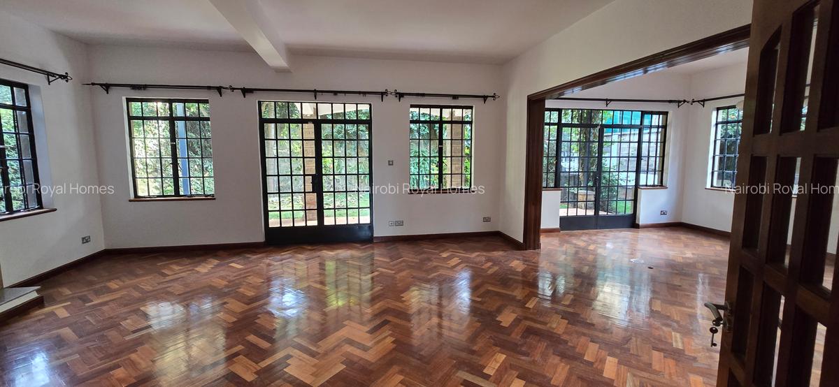 5 Bed Townhouse with En Suite at Lavington Green - 4