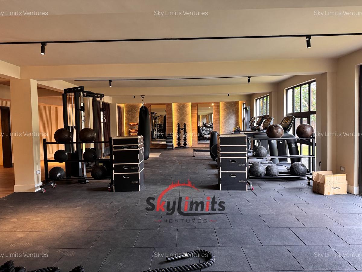 5 Bed Villa with Swimming Pool in Runda - 16