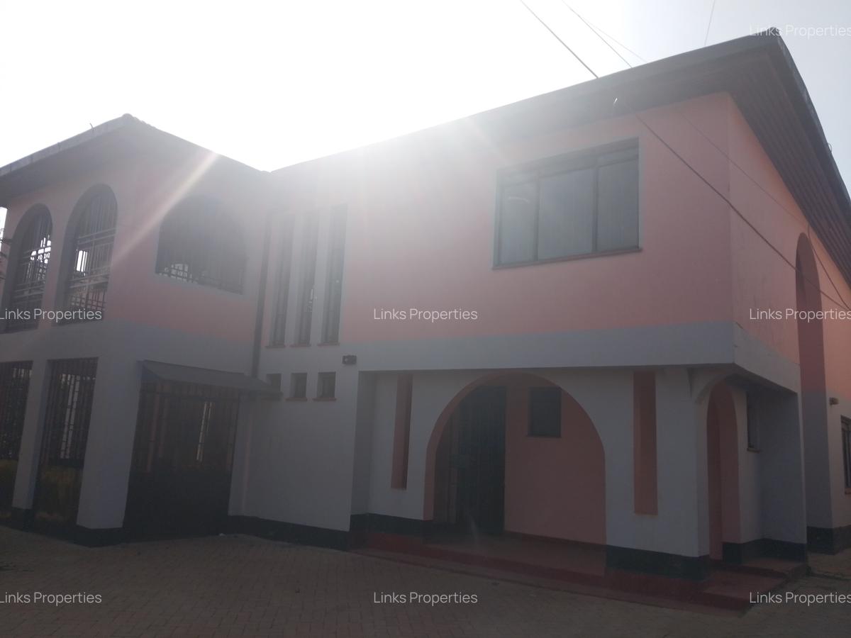 4 Bed Townhouse with En Suite at Mountain View - 2